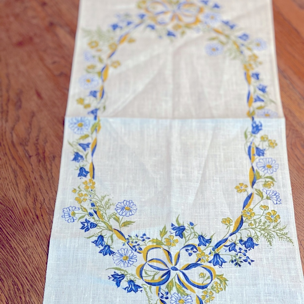 Linen table runner